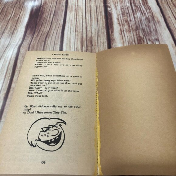 Vintage Laugh Lines Joke Book By Robert Vitarelli 1971 70's - Picture 6 of 6